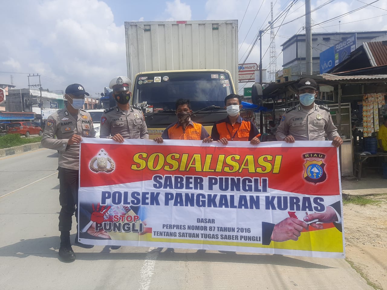 Polsek Pangkalan Kuras Sosialisasi Saber Pungli Kepada Supir Mobil di Lintas Timur