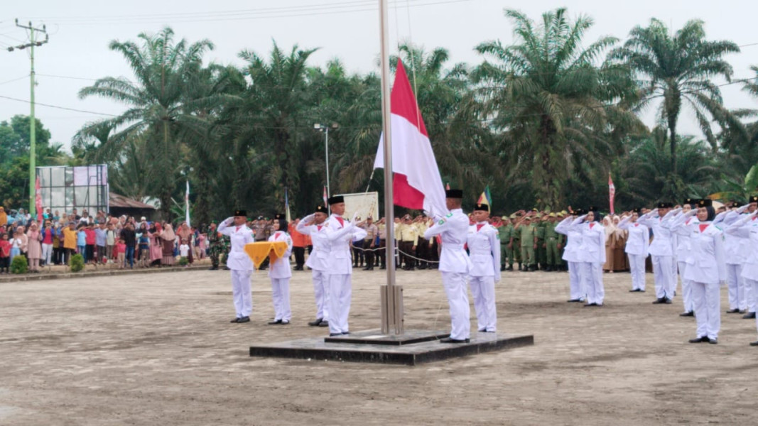 Detik-detik Proklamasi HUT ke-79 RI di Talang Muadau, Bernuansa Pakaian Adat