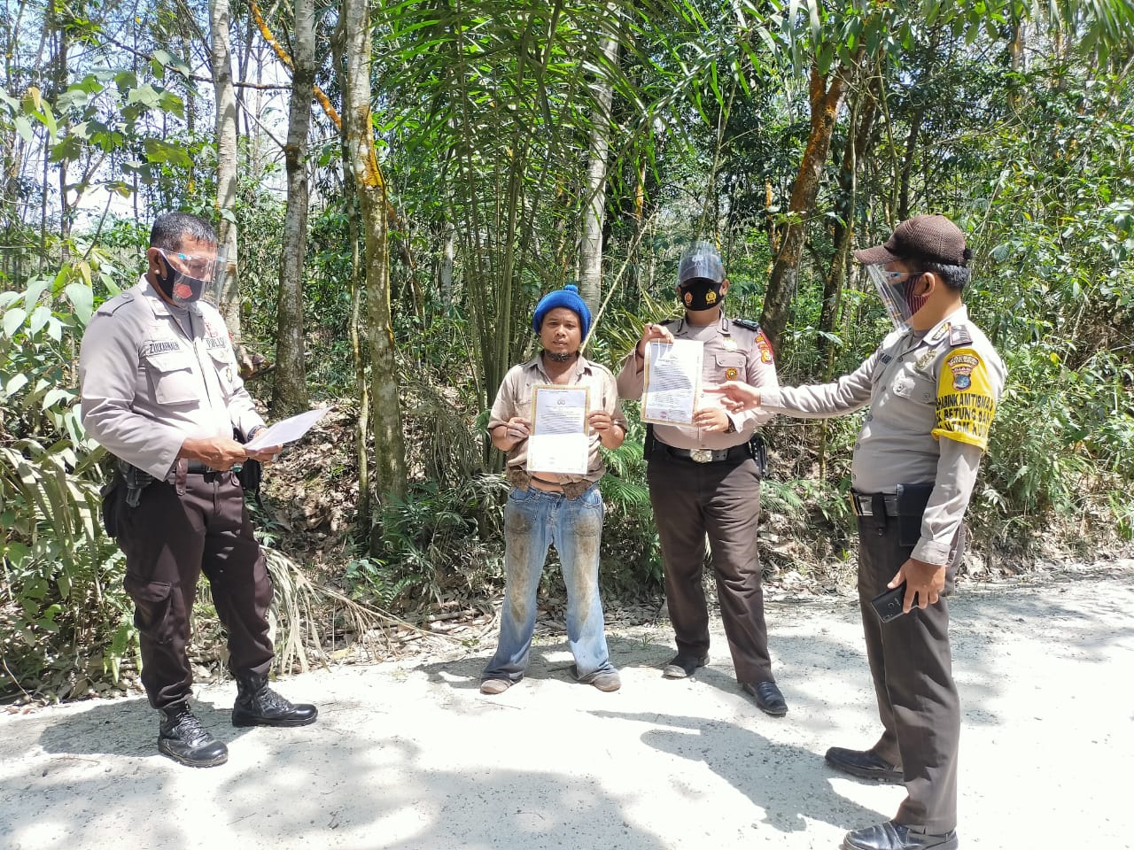 Larang Bakar Lahan dan Hutan, Polsek Pangkalan Kuras Sosialisasikan Maklumat Kapolda Riau