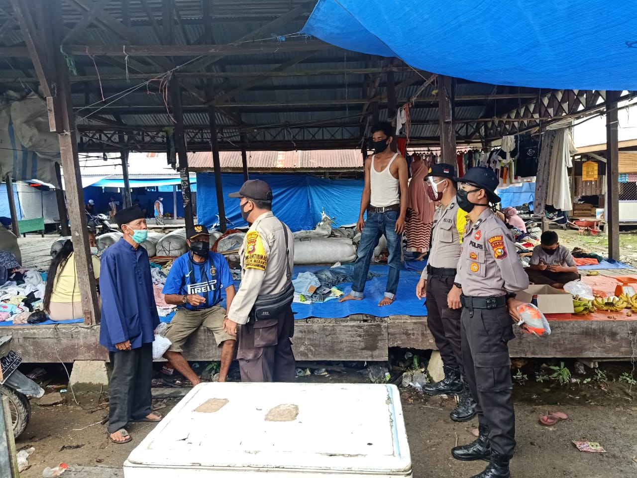 Sosial AKB, Polsek Teluk Meranti bersama Tim Yustisi Turun ke Pasar