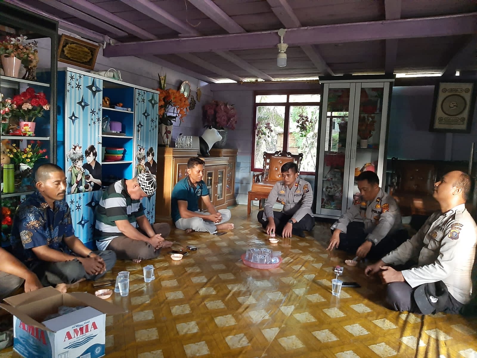 Kapolsek Ukui Jalin Silaturahmi dengan Para Tokoh Dusun Toro
