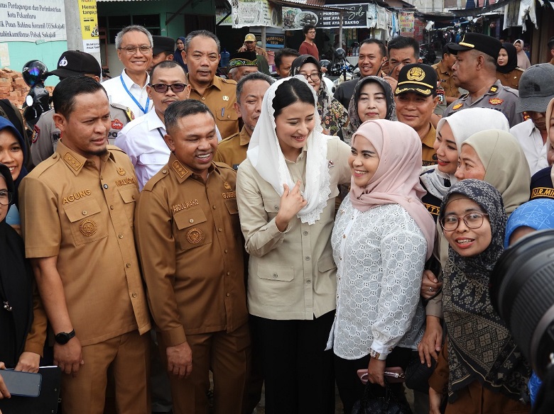 Sambut Kunjungan Kerja Wamendag ke Pasar Cik Puan, Kepala BPKAD Pekanbaru Dampingi Wali Kota