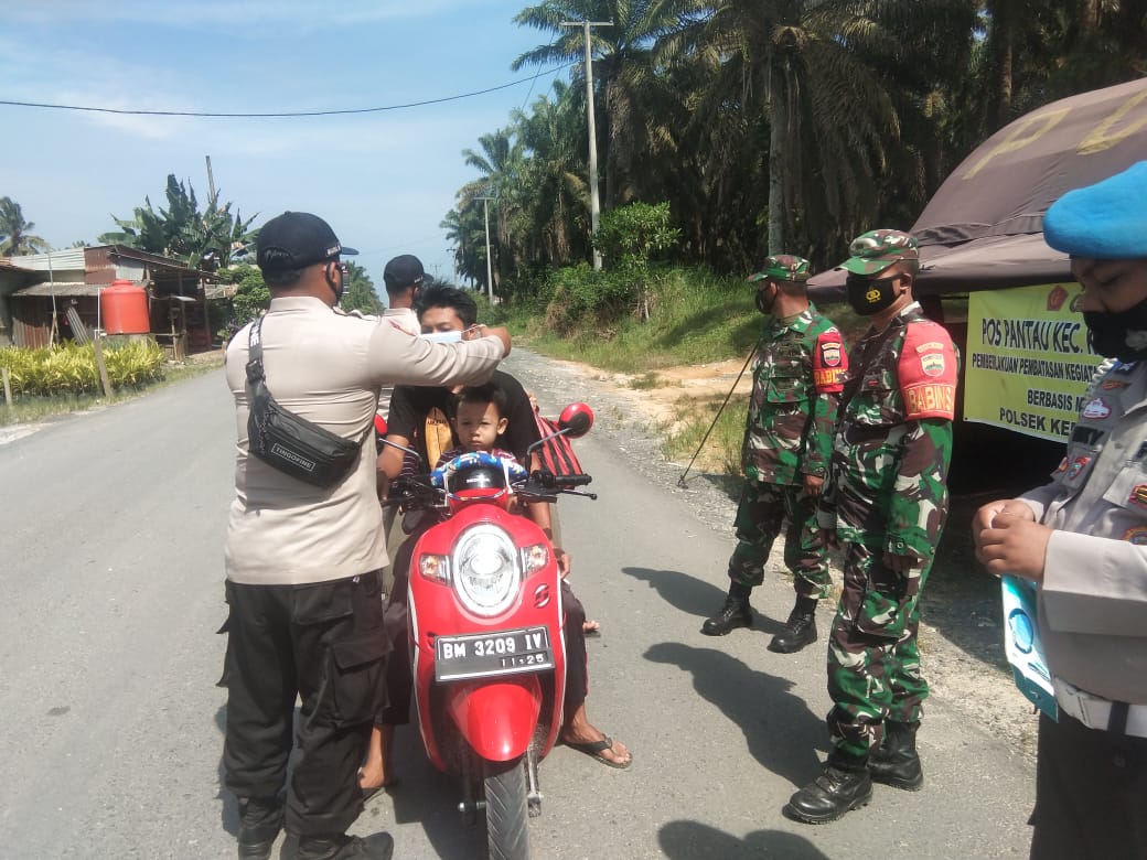 Tegakkan Prokes, Polsek Kerumutan Imbau Warga Soal Masker