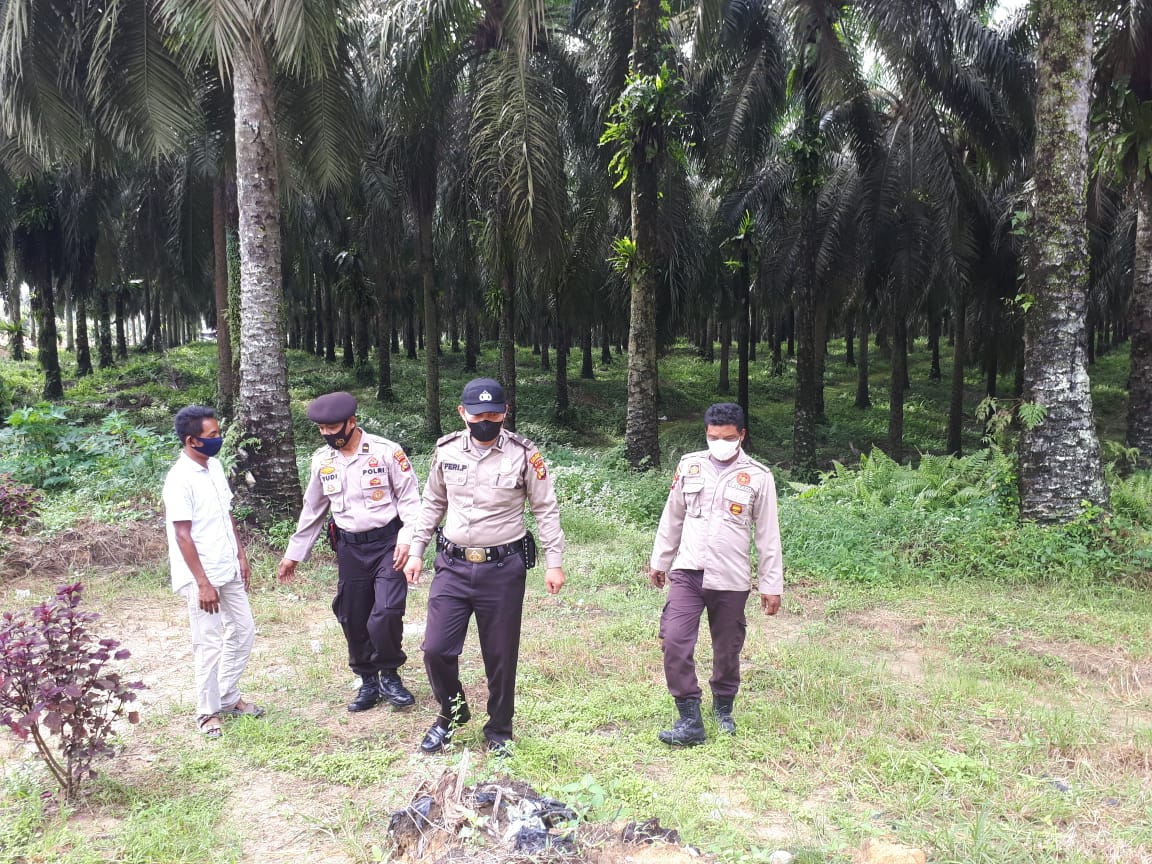 Sisir Kawasan Rawan Kebakaran, Polsek Bandar Sei Kijang Patroli Karhutla