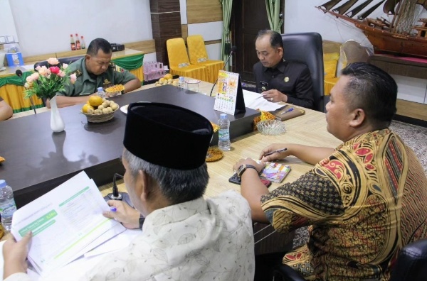 Fokus Pengendalian Harga Pangan Bergejolak, Penjabat Bupati Inhil Herman Pimpin Rapat TPID