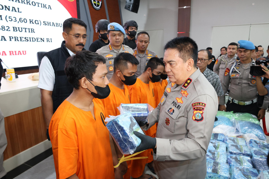 Baru Menjabat, Kombes Putu Yuda Ungkap Peredaran 53,6 Kg Sabu di Riau