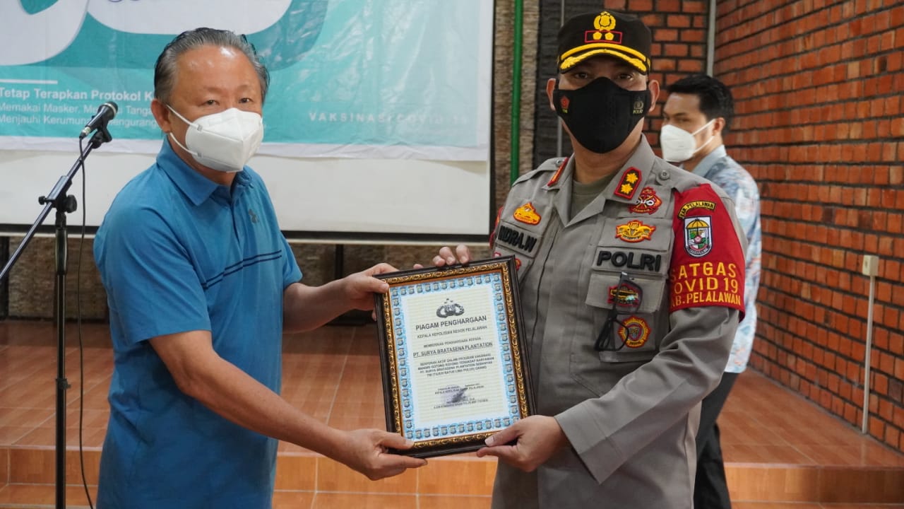 Kapolres Pelalawan Tinjau Vaksinasi Karyawan PT Surya Bratasena Plantation