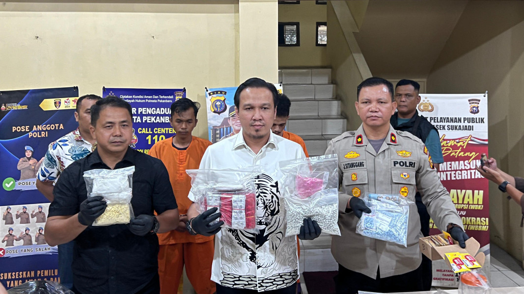 Polisi Tangkap Dua Pengedar Narkoba, 5 Ribu Butir Ekstasi dan 1.620 Happy Five Disita