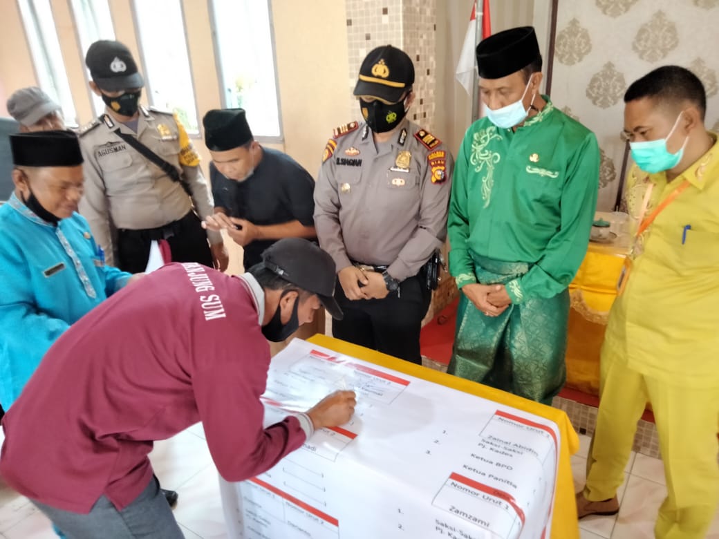 Kapolsek Kuala Kampar Ikuti Rapat Persiapan dan Deklarasi Damai Calon Kepala Desa