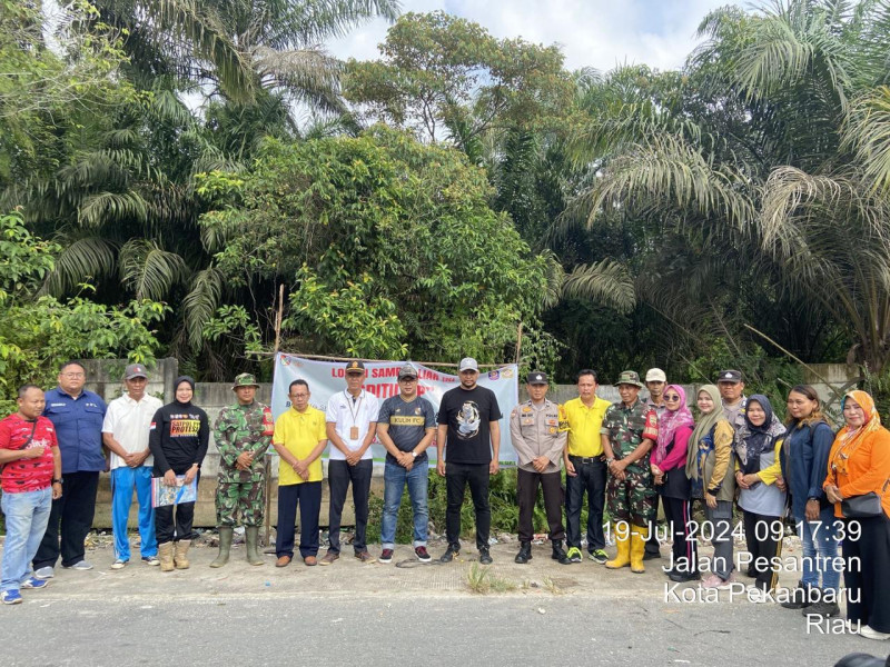 DLHK Pekanbaru Tertibkan TPS Ilegal di Jalan Pesantren Lewat Gotong Royong Bersama