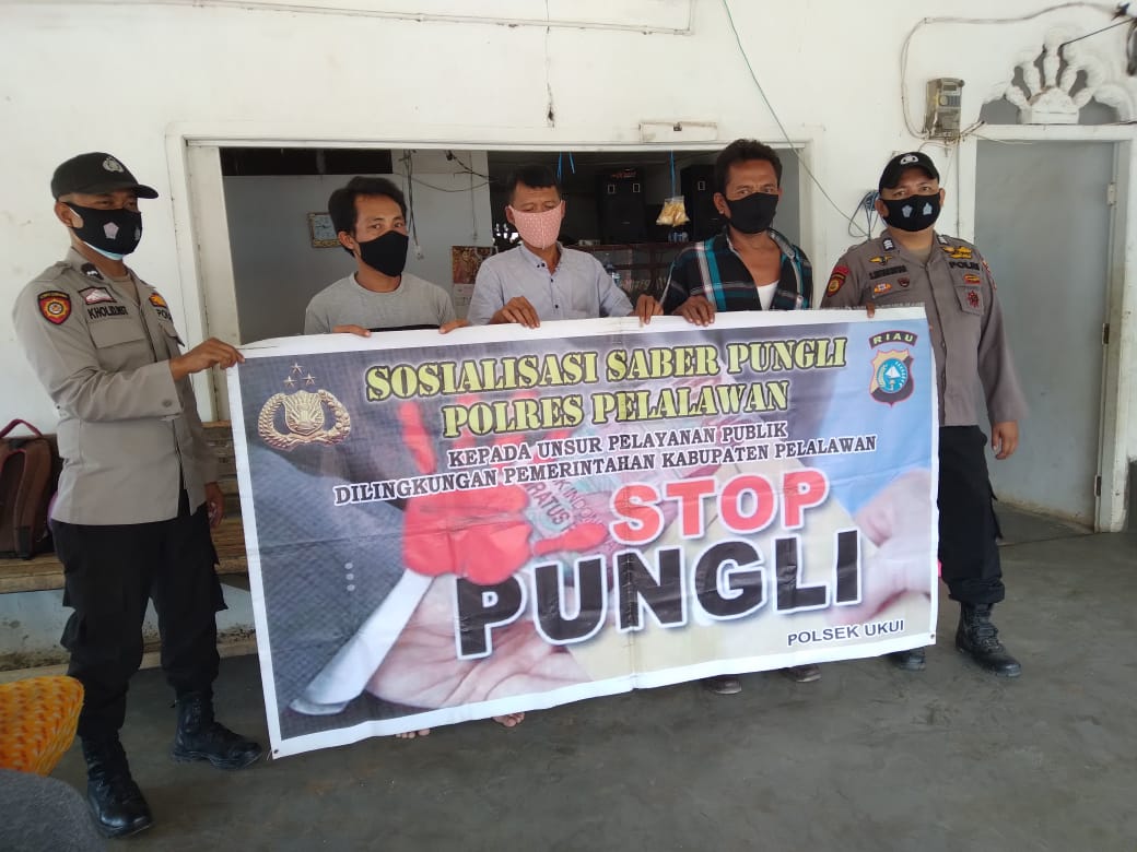 Cegah Pungli, Polsek Ukui Sosialisasi Rutin Saber Pungli Kepada Masyarakat.