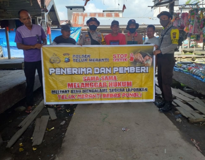 Piket Yanmas Polsek Teluk Meranti Sosialisasi Saber Pungli