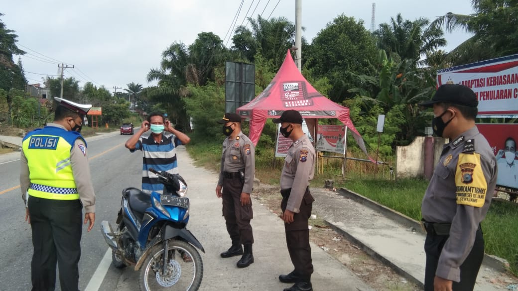 Operasi Yustisi di Bandar Sei Kijang Terus Dilaksanakan oleh Polisi