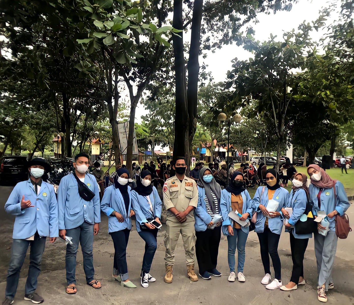 Tim Kukerta Balik Kampung Unri Bagikan Masker di Kelurahan Industri Tenayan Raya