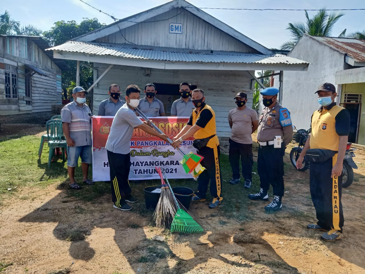 HUT Bhayangkara ke-75, Polsek Pangkalan Lesung Kembali Laksanakan Baksos