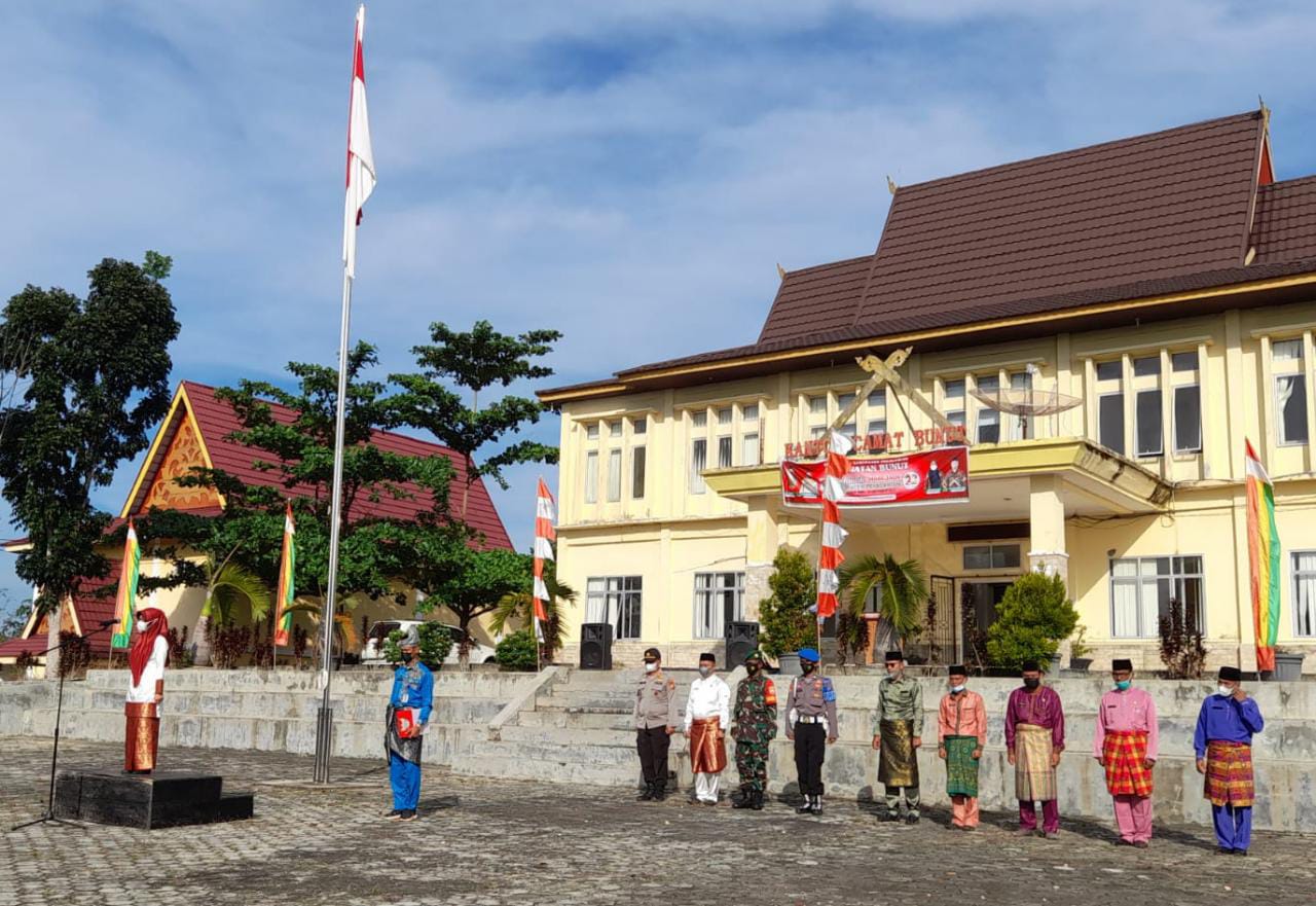Kapolsek Bunut Ikuti Upacara HUT Kabupaten Pelalawan Ke-22