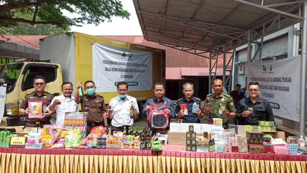 BBPOM Pekanbaru Musnahkan Barang Bukti Obat dan Makanan Ilegal Senilai Rp2,9 Miliar