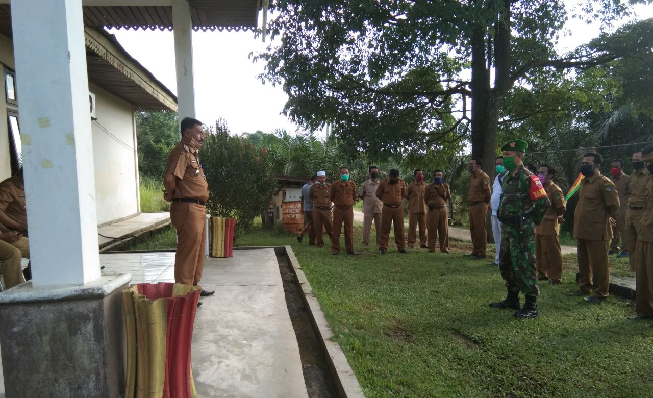 Penerapan New Normal, Babinsa Koramil 13 Rokan Apel Bersama Pemerintah Kecamatan