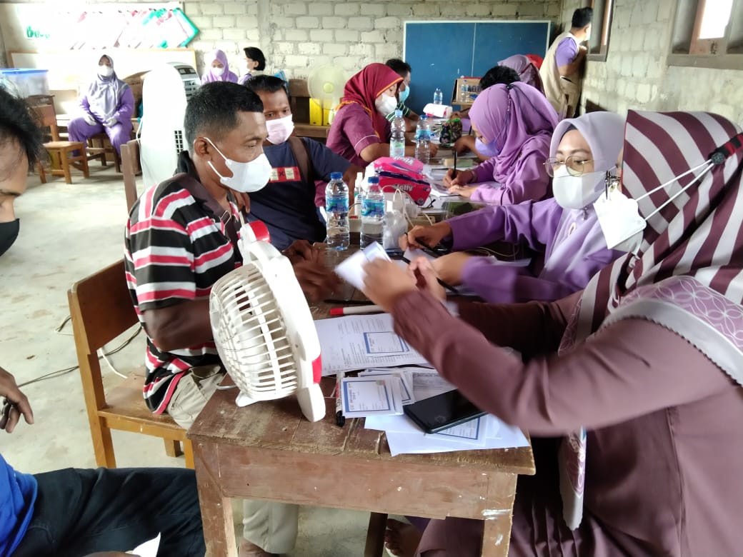 Polsek Ukui dan Puskesmas Gelar Vaksinasi di Dusun Toro Jaya