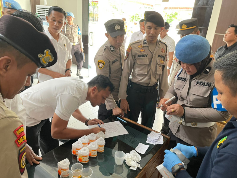 Tingkatkan Disiplin, Propam Polda Riau Razia Personel Polres Inhu