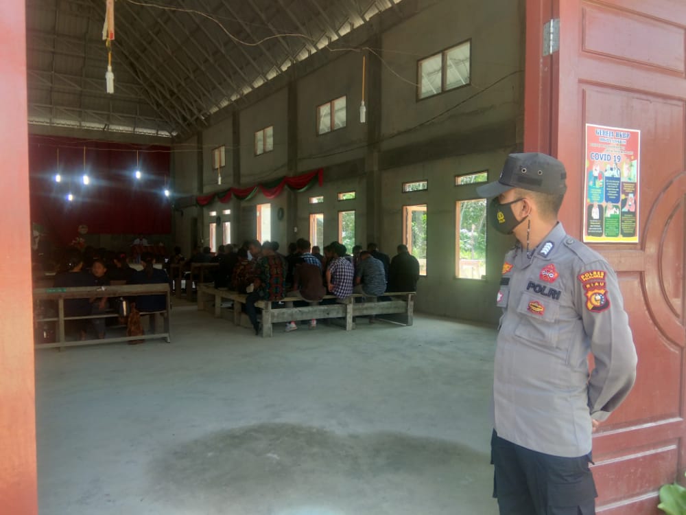 Pastikan Pelaksanaan Ibadah Kondusif, Polsek Langgam Lakukan Pengamanan di Gereja