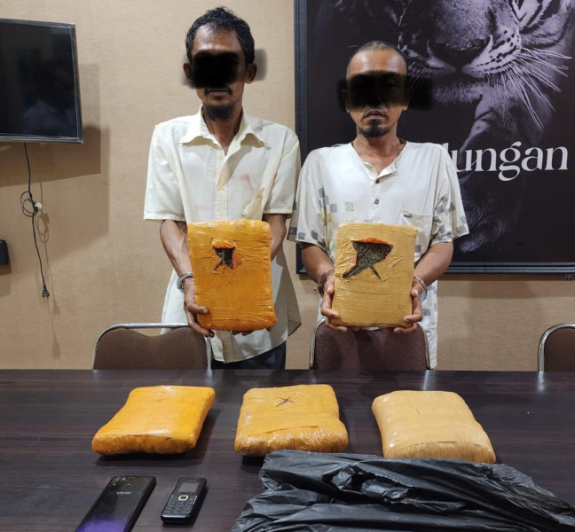 Polisi Tangkap 2 Pria di Rohil, 5 Kg Ganja Kering Disita