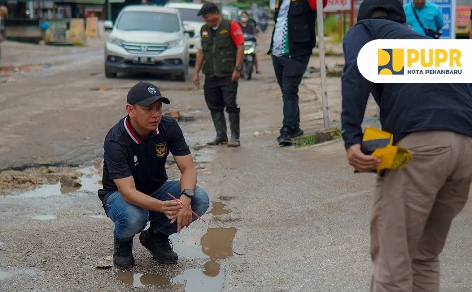 Kondisi Berlubang, PUPR Pekanbaru Cor Jalan Dharma Bakti