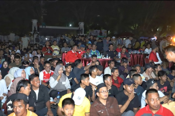 Bersama Masyarakat, Pj Bupati Inhil Nobar Semifinal Piala Asia U-23 AFC