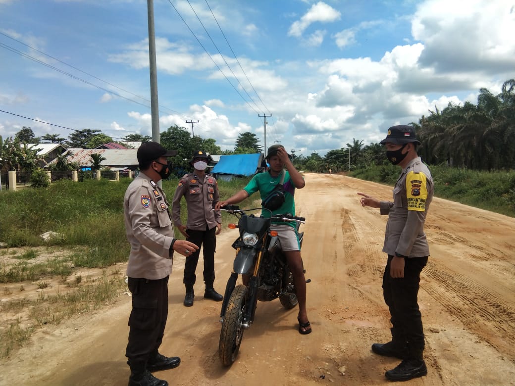 Polisi Teluk Meranti Pantau Penerapan Prokes Pengguna Jalan Lintas Bono