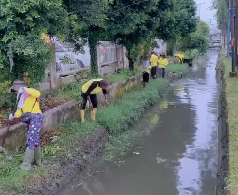Normalisasi Drainase, Pasukan Kuning Dinas PUPR Pekanbaru Terus Dikerahkan