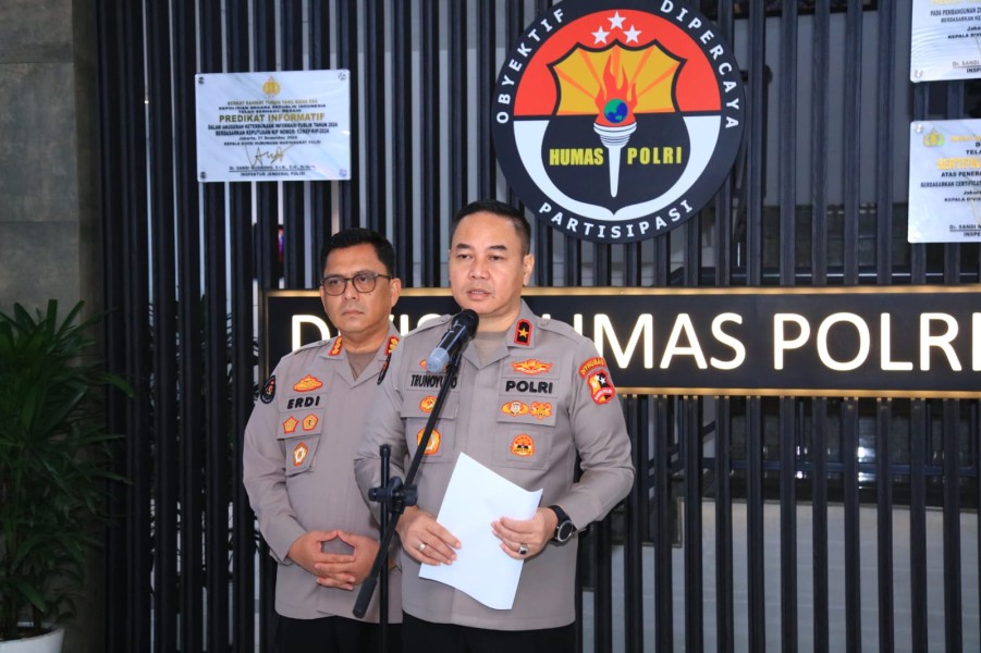 Kapolri Beri Kenaikan Pangkat Luar Biasa untuk Tiga Anggota yang Gugur di Lampung