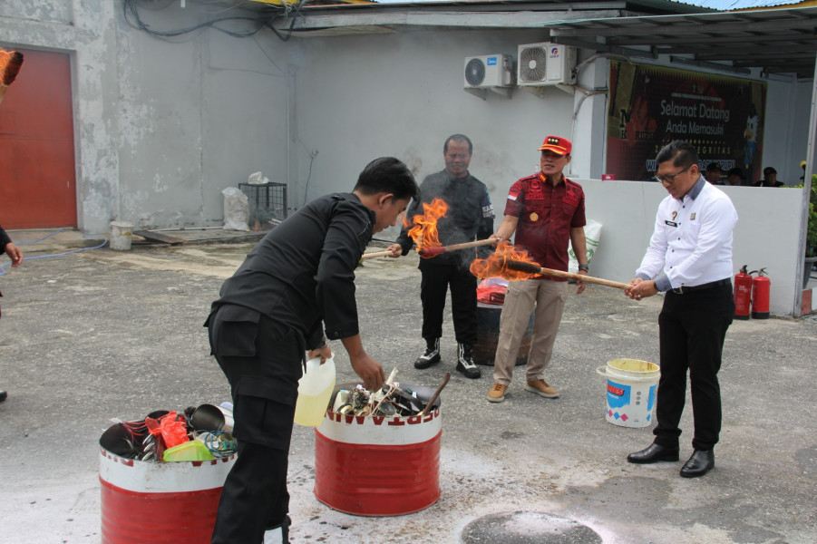 Tingkatkan Keamanan, Lapas Pekanbaru Musnahkan Barang Terlarang Hasil Razia