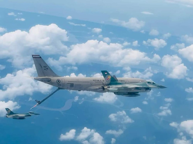 F-16 TNI AU Isi Bahan Bakar di Udara, Latihan Bersama dengan RSAF Sukses