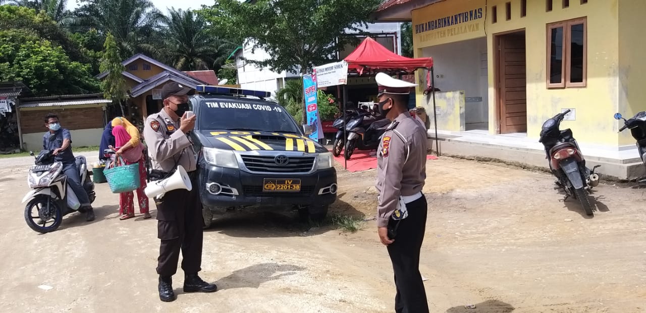 Polsek Pangkalan Kuras Ingatkan Warga Desa Harapan Jaya Tingkatkan Prokes
