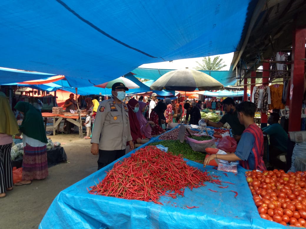 Polsek Bandar Sei Kijang Sambangi Warga Pasar Lakukan Imbauan Protokol Kesehatan