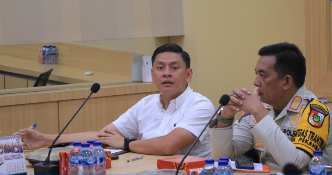 Tindak Lanjut Pasca Kebakaran Gedung Perkantoran Tenayan Raya, Kepala Dinas PUPR Pekanbaru Hadiri Rapat Koordinasi