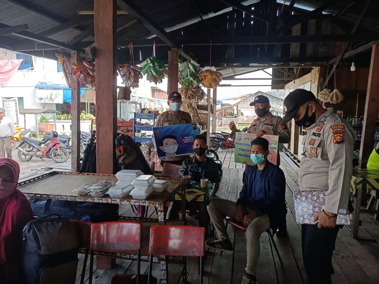 Polsek Kuala Kampar Imbau Warga di Dermaga Teluk Dalam Terapkan Prokes