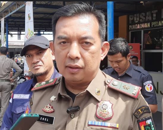 Tidak Berizin dan Bahayakan Pengguna Jalan, Satpol PP Sita Tiang FO Ilegal di Pekanbaru