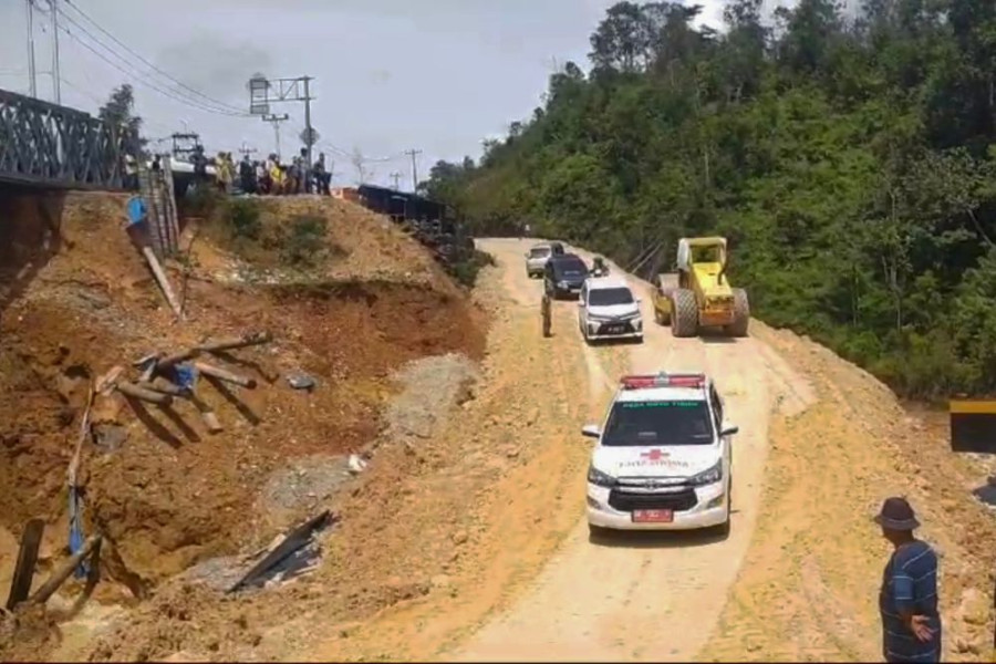 Curah Hujan Tinggi Sebabkan Jalan Lintas Riau-Sumbar Longsor Lagi