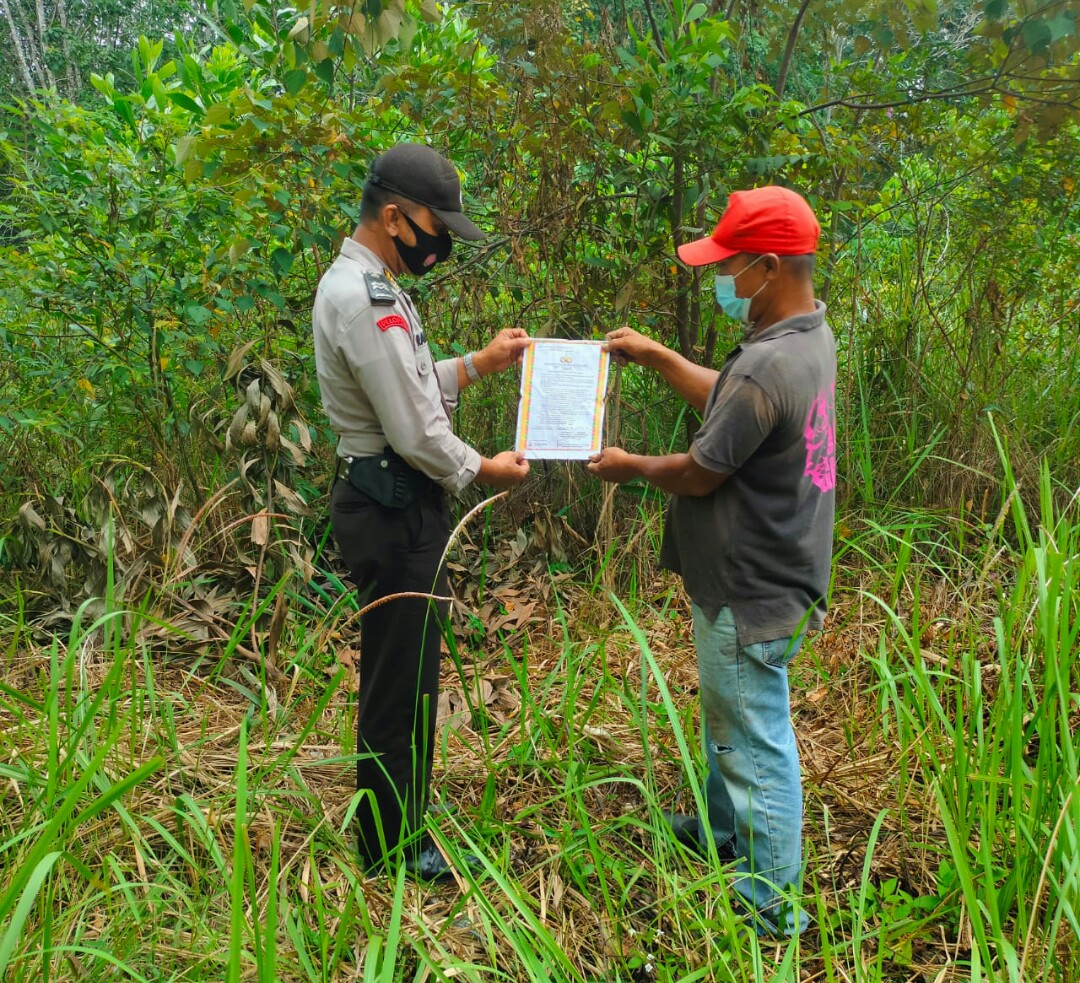 Cegah Terjadi Karhutla, Polsek Bandar Sei Kijang Lakukan Patroli dan Pemasangan Spanduk