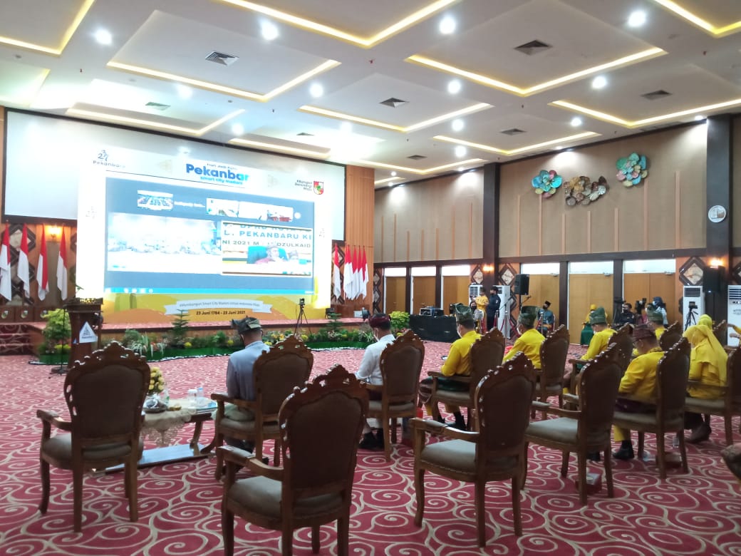 Potong Tumpeng Tandai Peringatan HUT ke-237 Pekanbaru