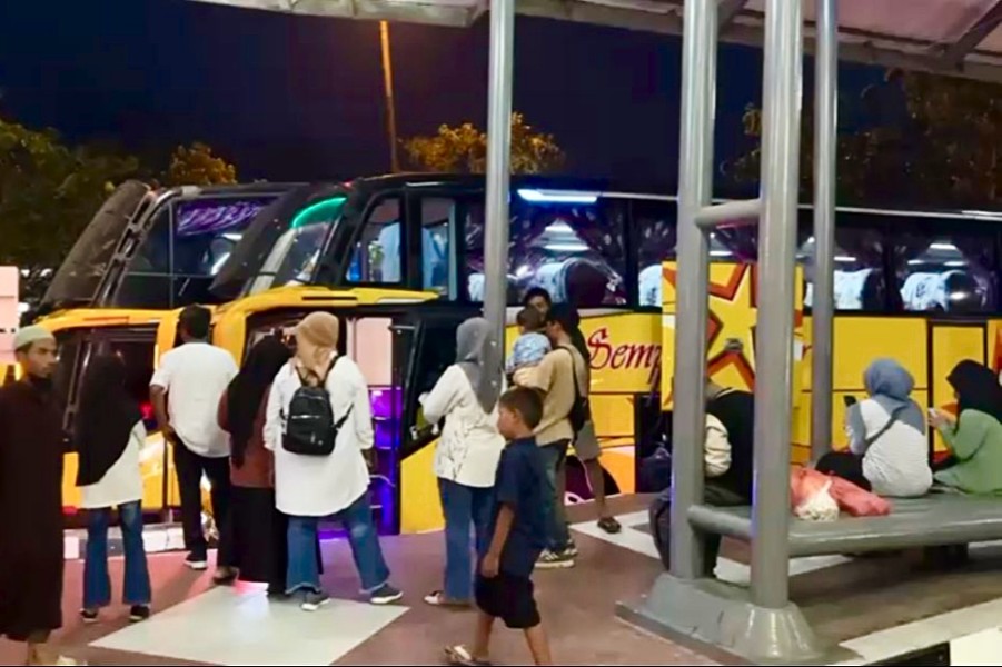 Terminal AKAP Payung Sekaki Mulai Dipadati Pemudik, Puncak Arus Mudik Diprediksi Pekan Depan
