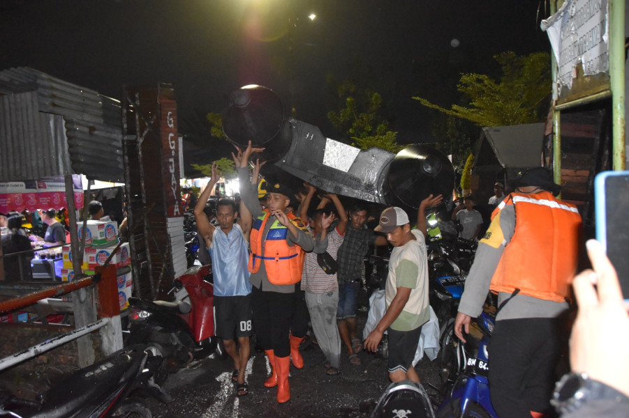 Polda Riau Siaga Penuh Bantu Korban Banjir di Pekanbaru dan Daerah Lainnya