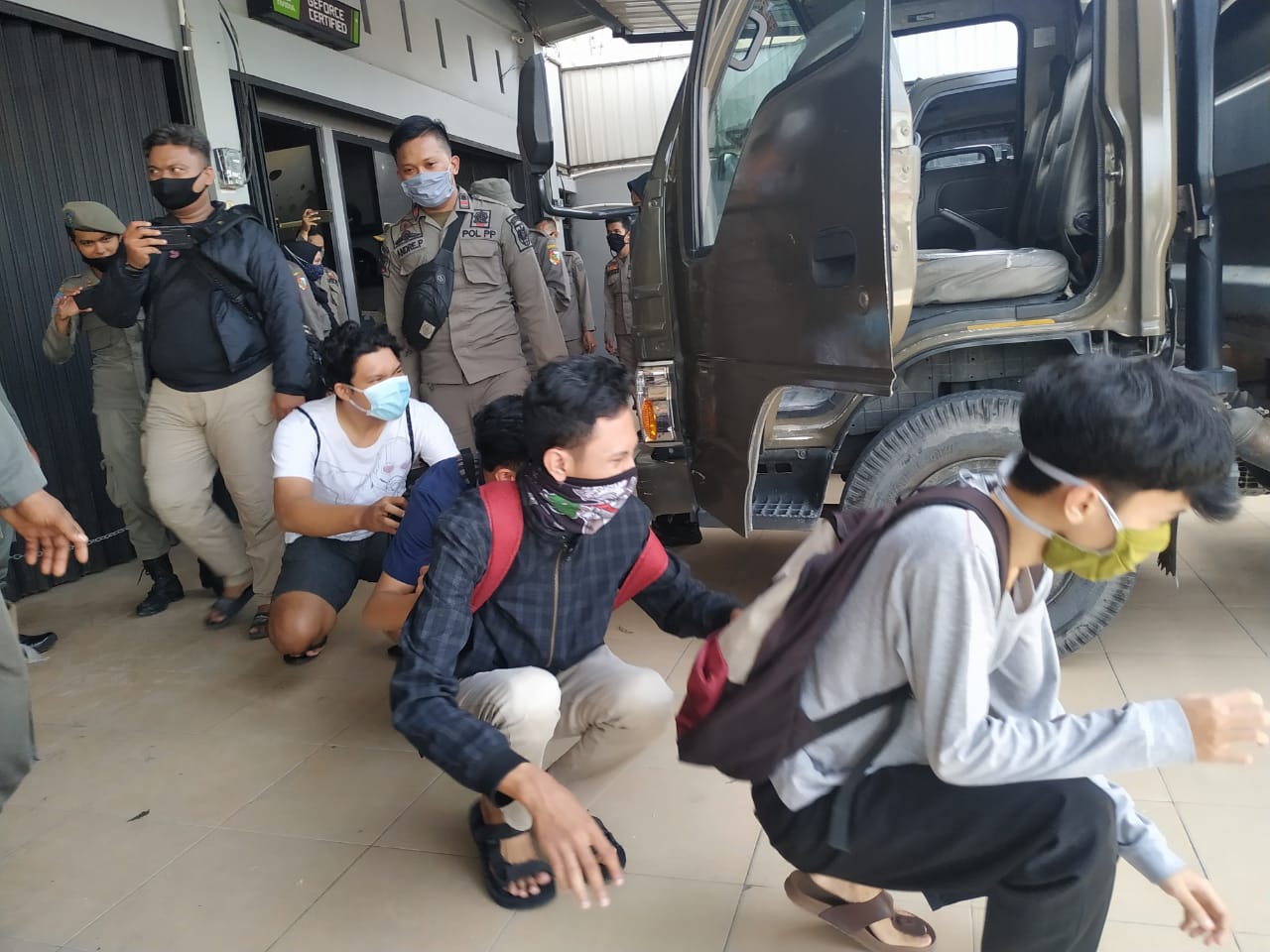 Razia Warnet dan Kedai Kopi, Tujuh Pria Diamankan Satpol PP Pekanbaru