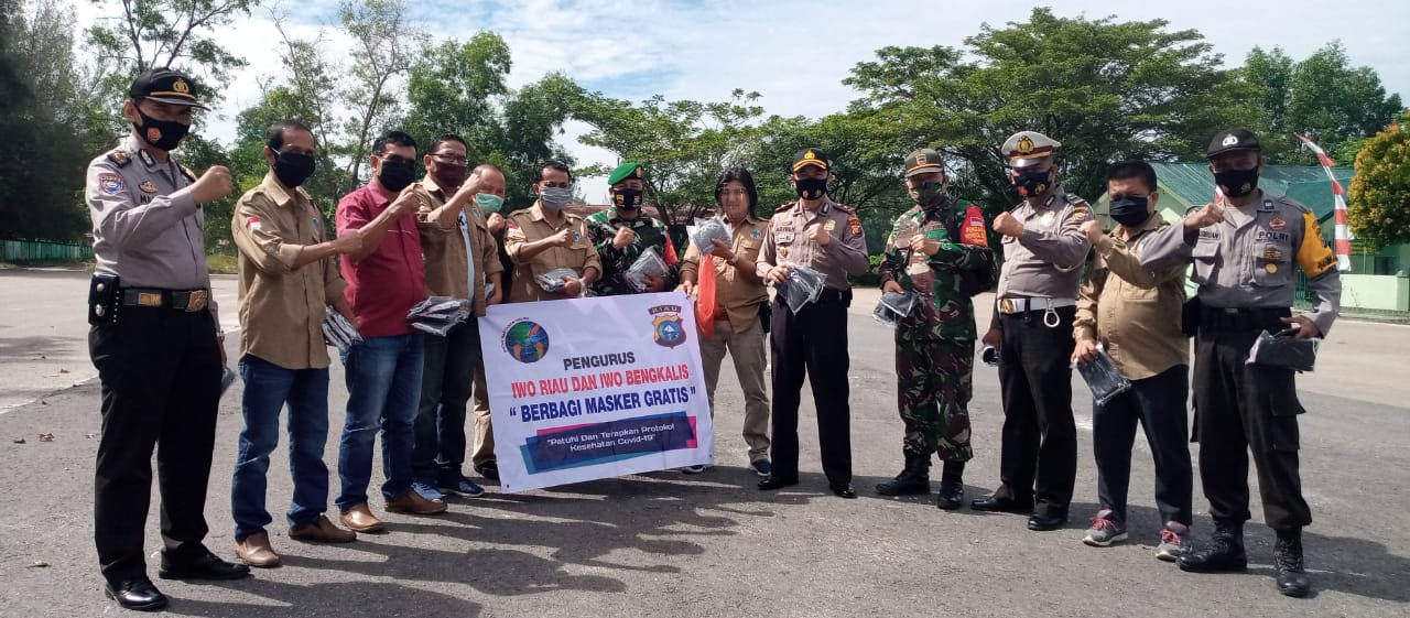 IWO Bengkalis Kembali Tebar Ribuan Masker Bareng Polri dan TNI di Duri
