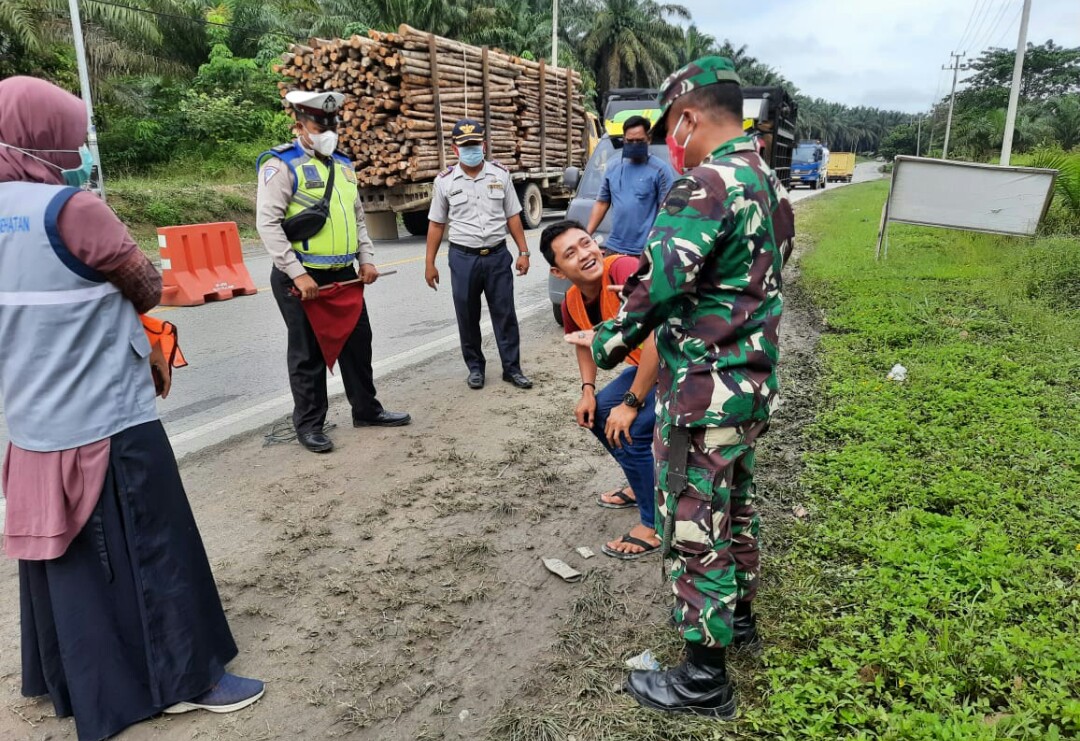 Satu Warga Kedapatan Tidak Pakai Masker Oleh Polsek Bandar Sei Kijang Saat Lakukan Operasi Yustisi