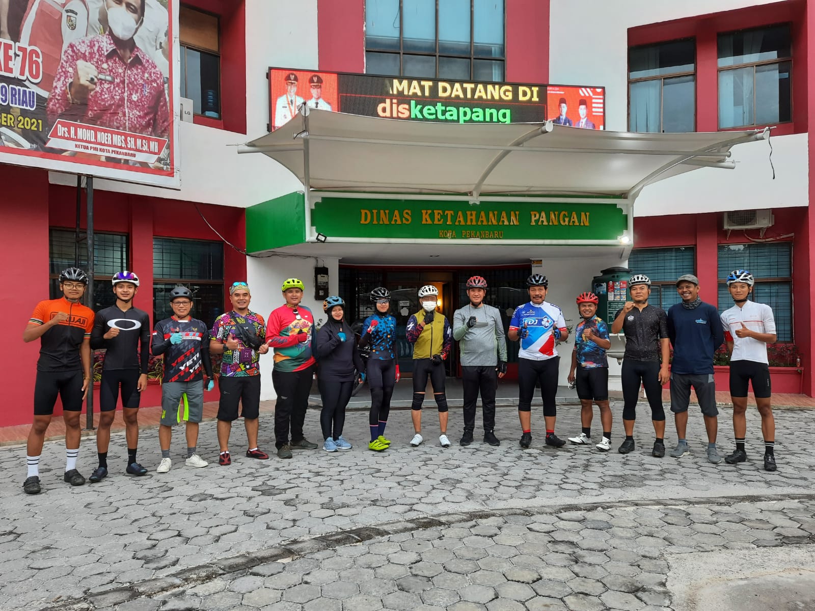 Keseruan “Gowes Tipis” Bang Akur Bersama ISSI dan Atlet Sepeda Pekanbaru