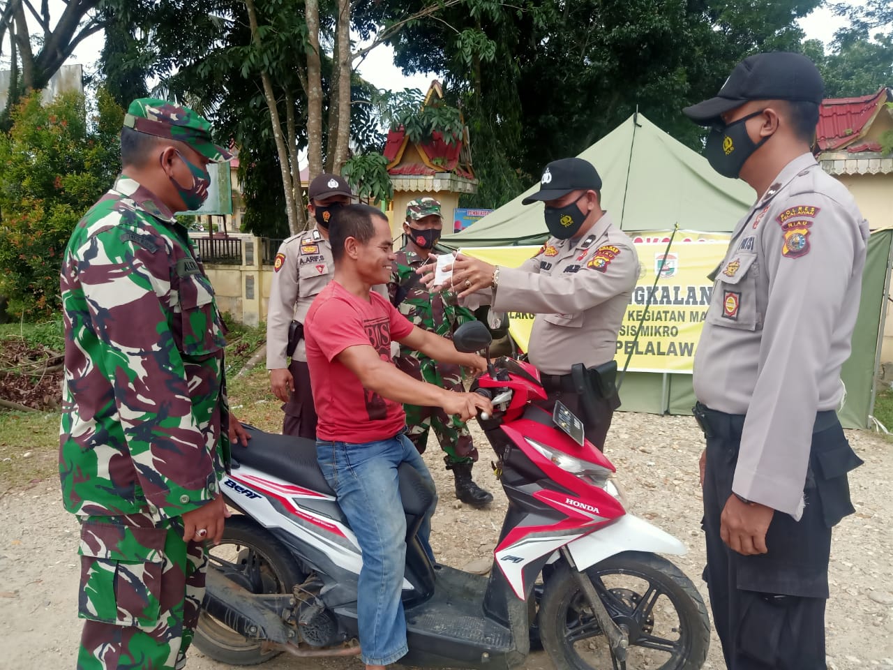 Polsek Pangkalan Lesung kembali Lakukan Operasi Yustisi di Pos PPKM