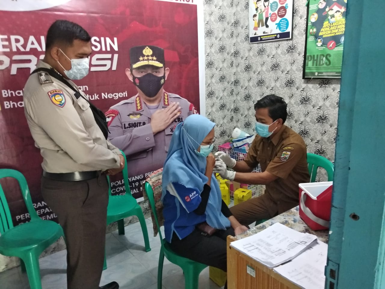 Bersama Puskesmas Bunut, Polsek Bunut Salurkan Vaksin Covid-19 dari Polri kepada Masyarakat
