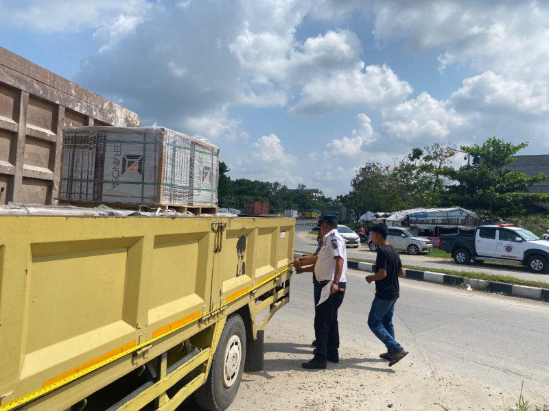 Upaya Tekan Pelanggaran, Dishub Pekanbaru Perketat Pengawasan Truk Tonase Besar